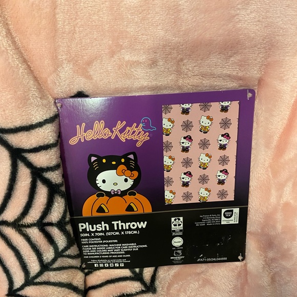 NWT! Hello Kitty Pirate Halloween Blanket 50x70 - Picture 3 of 3